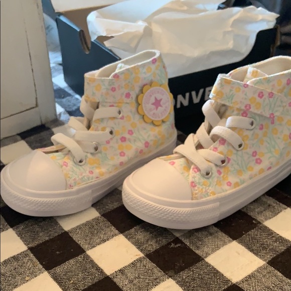 Toddler Girls High Top Converse - Picture 2 of 2